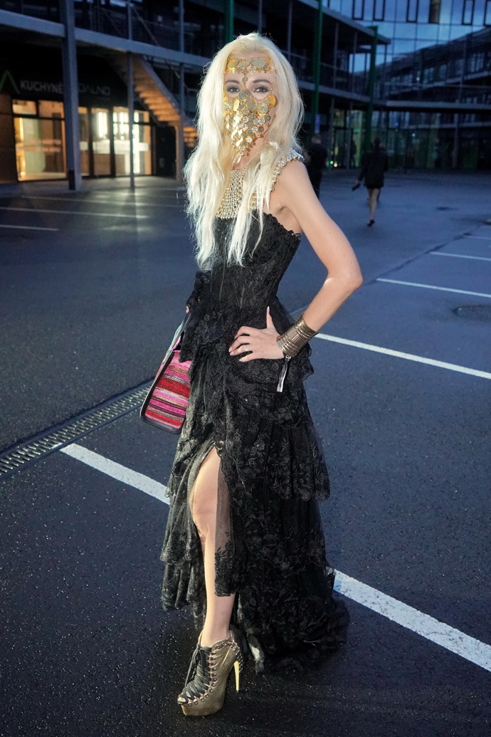 FOTO: Lucie Junková na přehlídce Debbie Brown. – stránka 1247