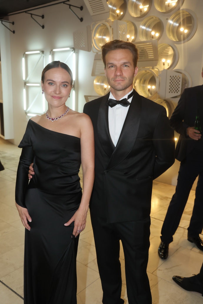 FOTO: Tereza Ramba s manželem. – stránka 1051