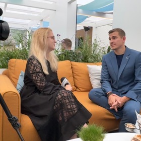 Nedávno prý dokonce začal používat šampon proti vypadávání vlasů.