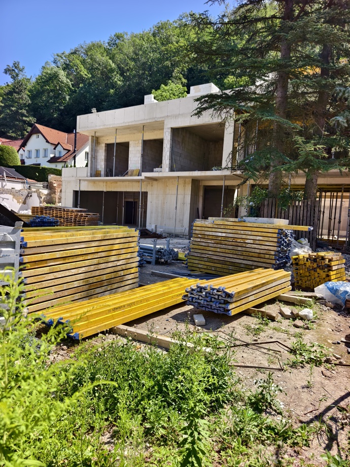 FOTO: Pozemek v Šárce se proměnil v obří staveniště. – stránka 7