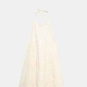 Vyšívané plážové mini šaty, Marks&Spencer, 1399 Kč 