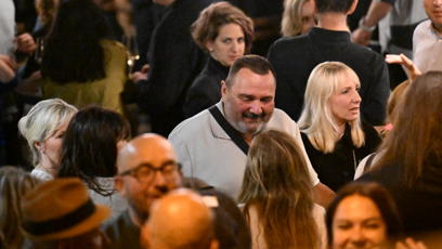 FOTO: Kuchař a moderátor Ivan Vodochodský se skvěle bavil uprostřed hloučku hostů.