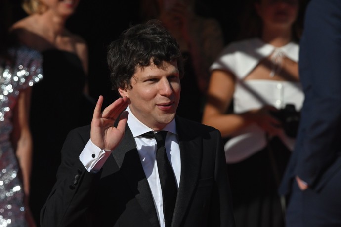 FOTO: Jesse Eisenberg mával fanouškům. – stránka 23