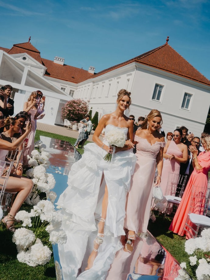 FOTO: Kristína Víglaská byla krásná nevěsta. – stránka 13