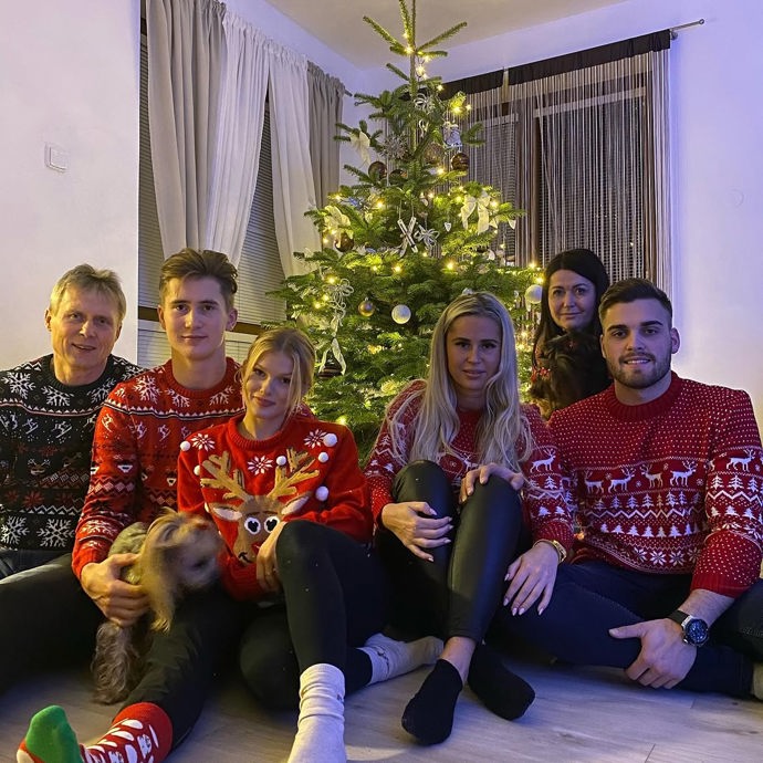 FOTO: Rodinná pohoda u vánočního stromečku.
