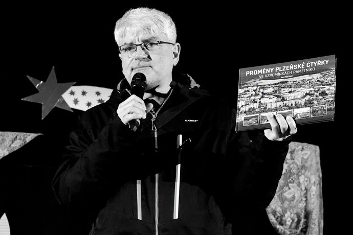 FOTO: Jako zapálený lokální patriot napsal knihu Proměny plzeňské čtyřky ve vzpomínkách pamětníků. – stránka 1