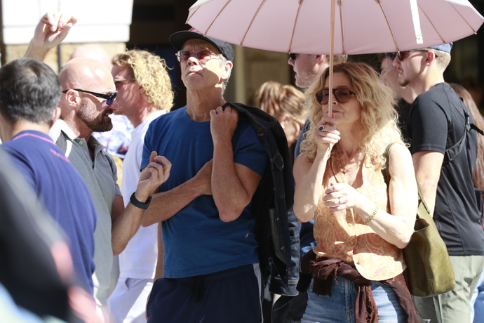 FOTO: Kyra Sedgwick se chránila před sluncem. – stránka 44