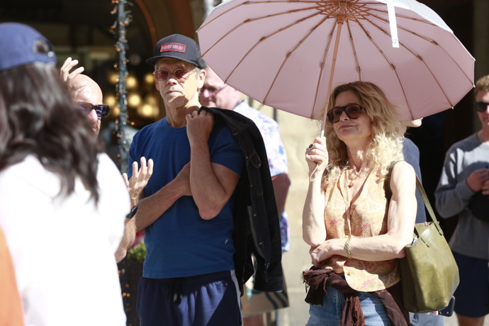 FOTO: Herec Kevin Bacon a Kyra Sedgwick si užívají krásy Prahy. – stránka 43