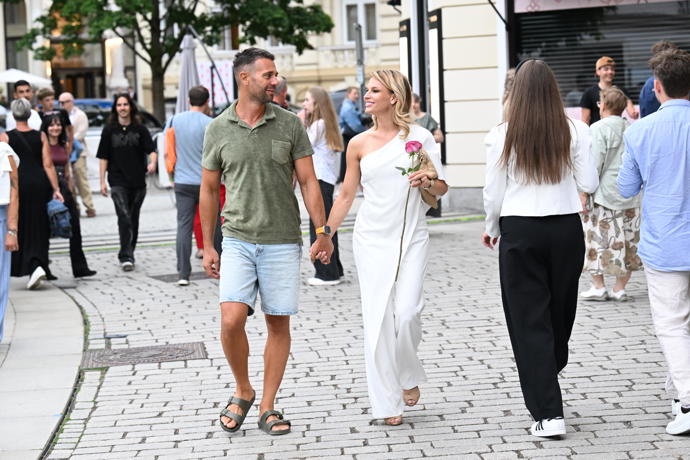 FOTO: Petra Svoboda se procházela po kolonádě se svým novým partnerem Martinem. – stránka 18