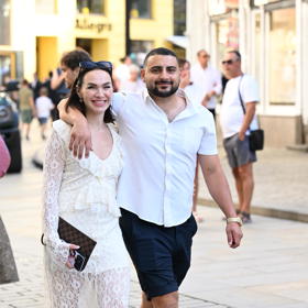 Kamila Nývltová s partnerem ve Varech.