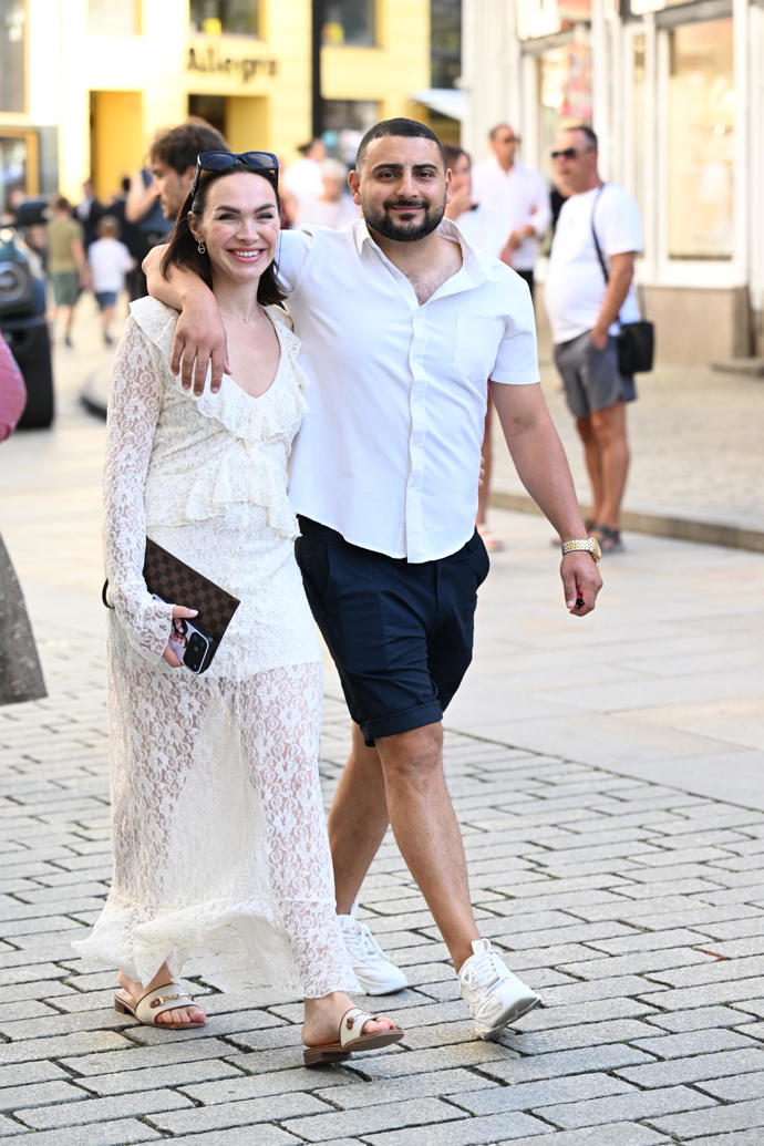 FOTO: Kamila Nývltová s partnerem ve Varech. – stránka 6