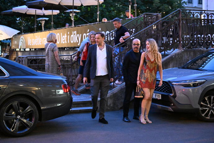 FOTO: Jeffrey Wright zamířil na večeři. – stránka 39