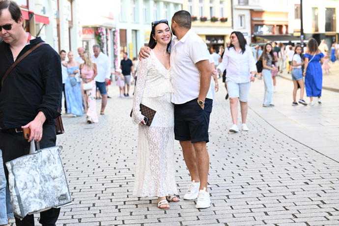 FOTO: Kamila Nývltová s partnerem na kolonádě.