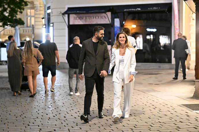 FOTO: Jana Bernášková se procházela po Varech se svým novým přítelem. – stránka 6