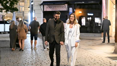 FOTO: Jana Bernášková se procházela po Varech se svým novým přítelem.