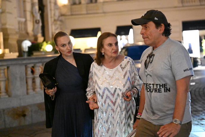 FOTO: Eva Holubová s dcerou Karolínou. – stránka 8