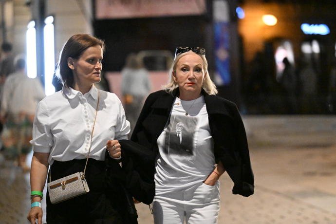 FOTO: Bára Basiková vynesla triko s Jiřím Bartoškou. – stránka 19
