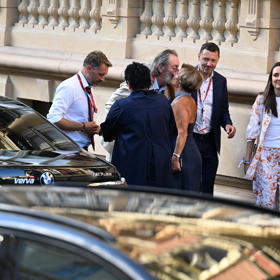 Bolek Polívka dostal polibek na přivítanou.