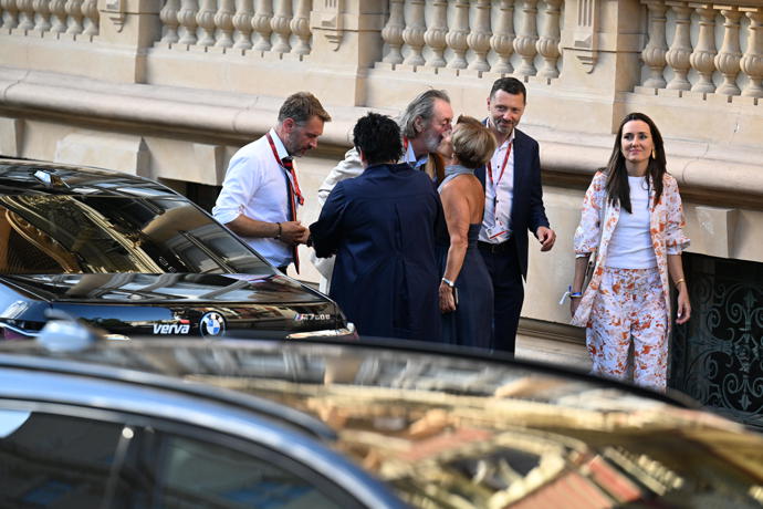 FOTO: Bolek Polívka dostal polibek na přivítanou. – stránka 63