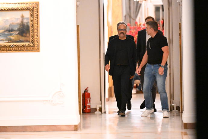 FOTO: Jeffrey Wright si užíval noční Vary. – stránka 27