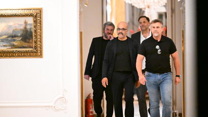 FOTO: Jeffrey Wright si později skočil do casina.