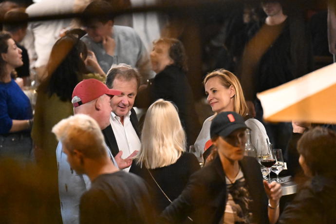 FOTO: Monika Absolonová během rozhovoru s Alešem Hámou. – stránka 1218