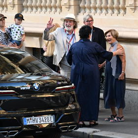 Bolek Polívka je ve Varech celebritou.