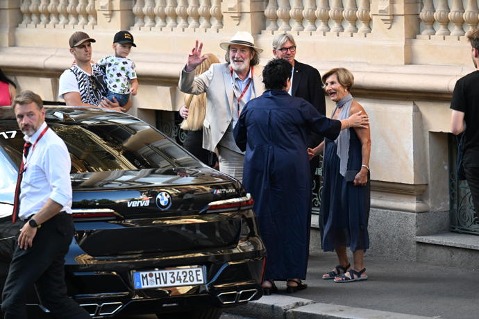 FOTO: Bolek Polívka je ve Varech celebritou. – stránka 4