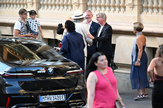 FOTO: Bolka Polívku vítalo zajímavé osazenstvo. – stránka 1