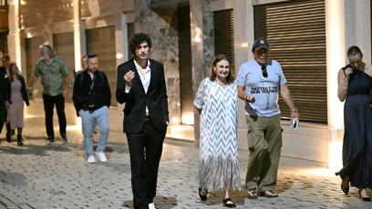 FOTO: Eva Holubová s dcerou Karolínou a Matějem Paprčiakem.