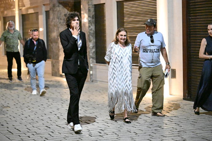 FOTO: Eva Holubová s dcerou Karolínou a Matějem Paprčiakem. – stránka 2