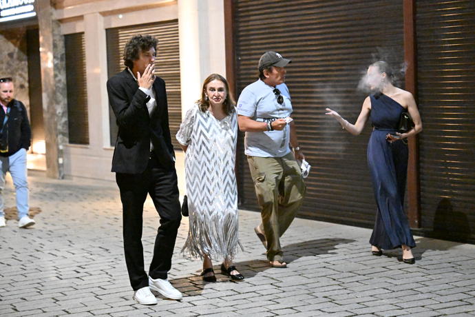 FOTO: Eva Holubová s dcerou Karolínou a Matějem Paprčiakem.