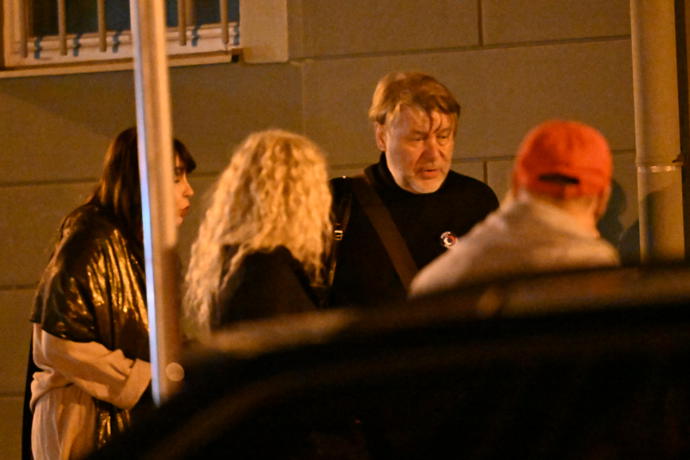 FOTO: Celebrity odcházeli pozdě v noci. – stránka 1217