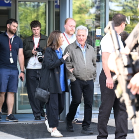 Dustin Hoffman je už na festivalu.