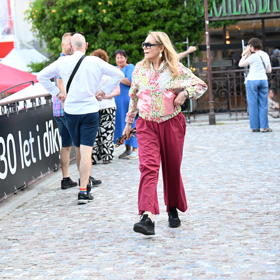 Dagmar Havlová venčila pejsky.