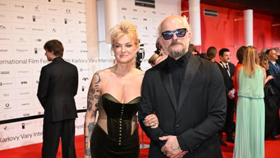 FOTO: Karel Och s partnerkou na červeném koberci.