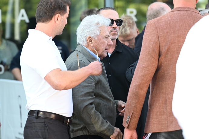 FOTO: Herec Dustin Hoffman. – stránka 350