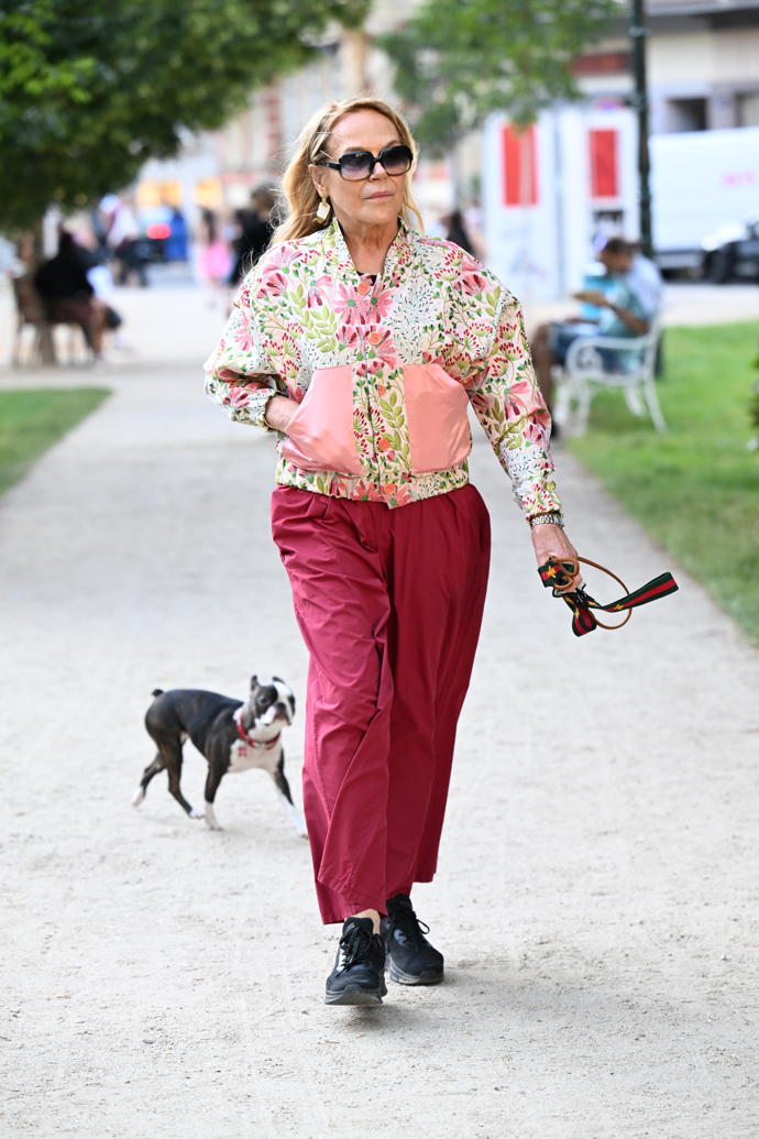 FOTO: Dagmar Havlová při venčení. – stránka 36