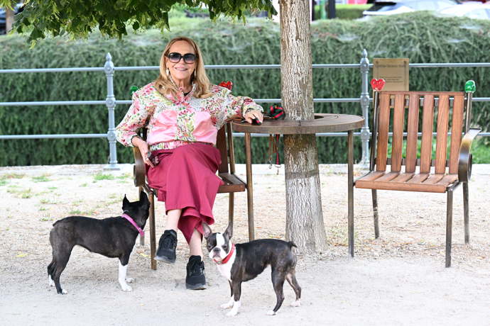 FOTO: Dagmar Havlová vypadala spokojeně. – stránka 31