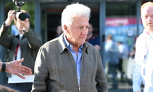 Dustin Hoffman už je ve Varech.