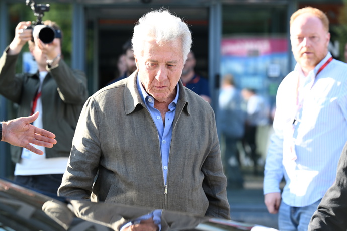 FOTO: Dustin Hoffman se najedl v prestižní restauraci. – stránka 347