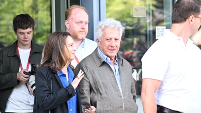 FOTO: Dustin Hoffman si našel chvilku pro sebe.