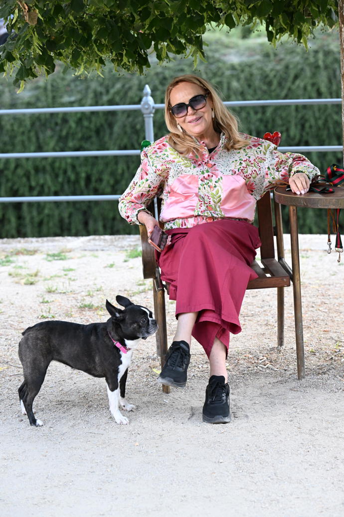 FOTO: Dagmar Havlová se svým miláčkem. – stránka 29