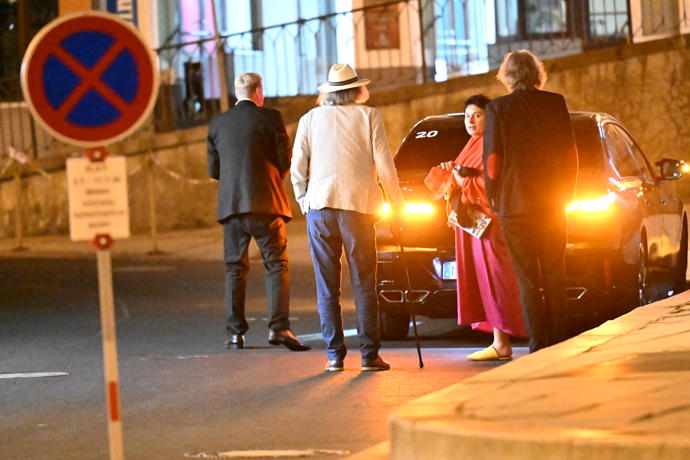 FOTO: Bolek Polívka a Marcela Černá čekali na odvoz. – stránka 19