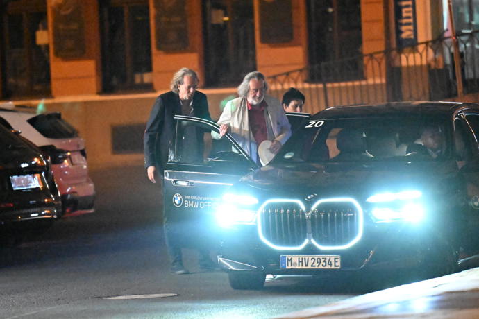FOTO: Bolek Polívka odjel s manželkou autem. – stránka 10
