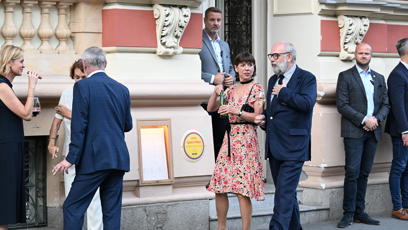 FOTO: Andrea Bartošková je ve Varech středem pozornosti.