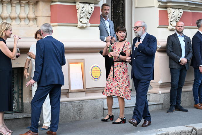 FOTO: Andrea Bartošková je ve Varech středem pozornosti. – stránka 21