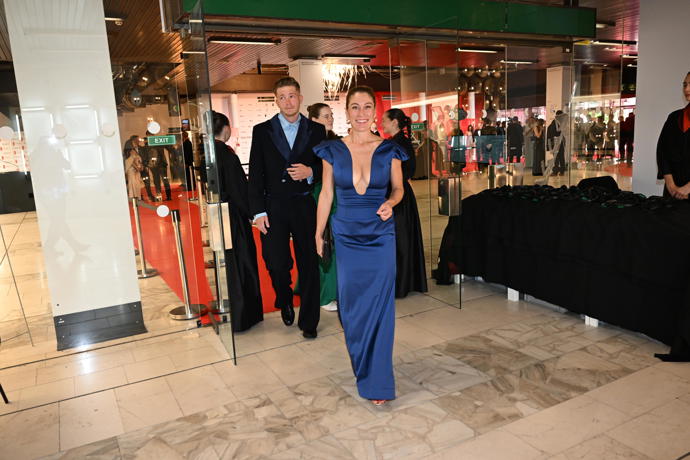 FOTO: Eva Decroix  na zakončení festivalu ve Varech. – stránka 21