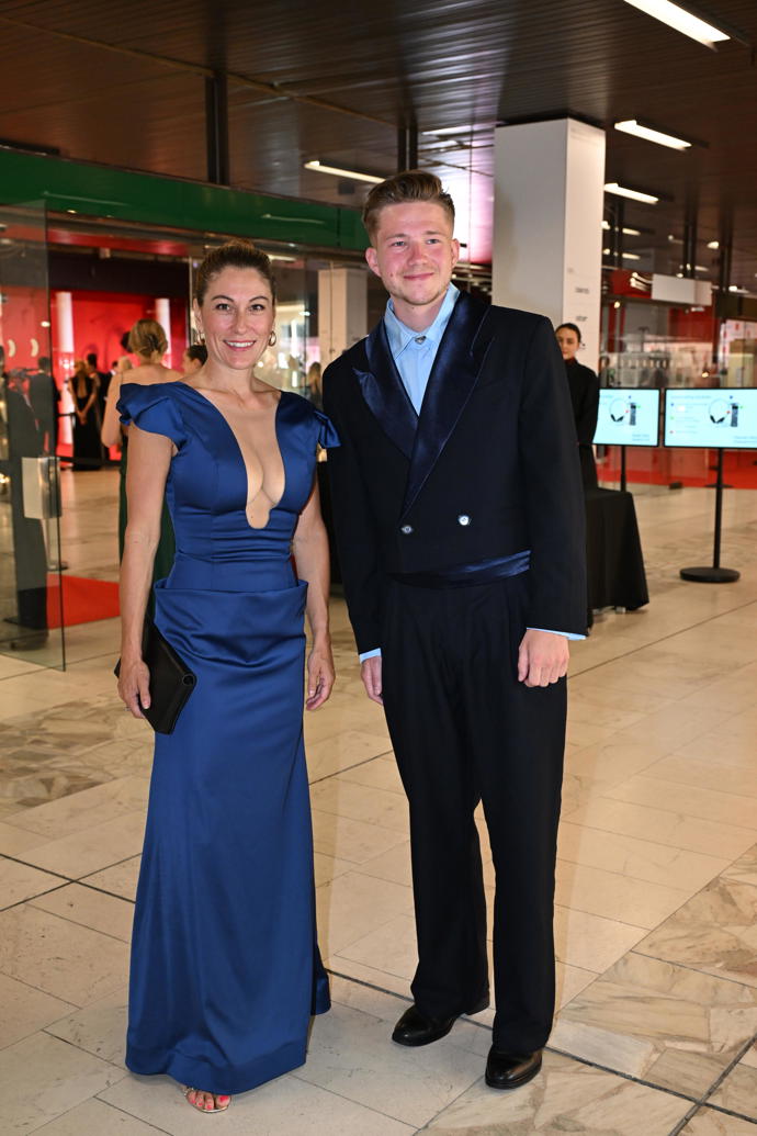 FOTO: Eva Decroix se svým asistentem Janem Fialou. – stránka 20