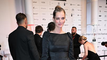 FOTO: Denisa Dvořáková ukázala červenou nožku.